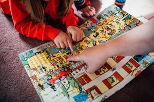 Children finding points of interest in the book, Israel